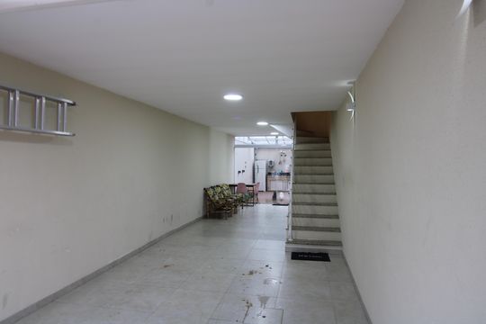 Garagem de casa de condomínio à venda com 3 quartos, 135m² em Jardim Fernandes, São Paulo