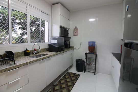 Cozinha de casa de condomínio à venda com 3 quartos, 135m² em Jardim Fernandes, São Paulo