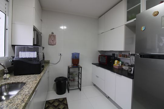 Cozinha de casa de condomínio à venda com 3 quartos, 135m² em Jardim Fernandes, São Paulo