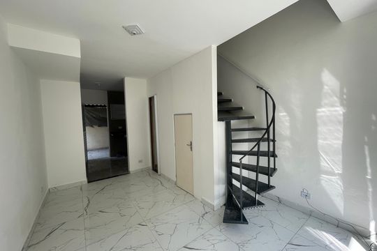 Casa de Condomínio para alugar com 2 quartos, 61m² em Parque Rincao, Cotia