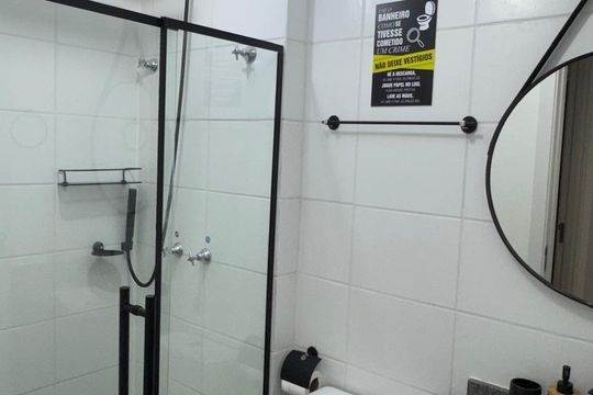 Banheiro de apartamento para alugar com 2 quartos, 50m² em Barra da Tijuca, Rio de Janeiro