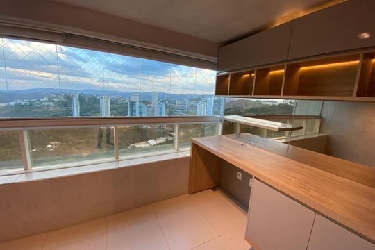 Varanda de apartamento à venda com 4 quartos, 153m² em Vila da Serra, Nova Lima