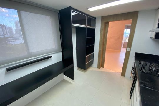 Cozinha de apartamento à venda com 4 quartos, 153m² em Vila da Serra, Nova Lima