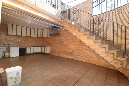 Quintal de casa à venda com 3 quartos, 380m² em Vila Aquilino, Santo André