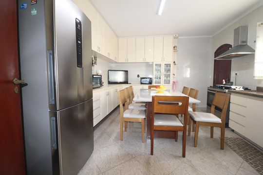 Cozinha de casa à venda com 3 quartos, 380m² em Vila Aquilino, Santo André