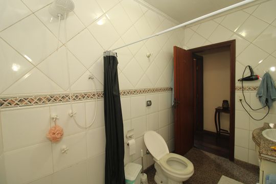 Casa1 - Banheiro social de casa à venda com 4 quartos, 174m² em Vila Dom Pedro I, São Paulo