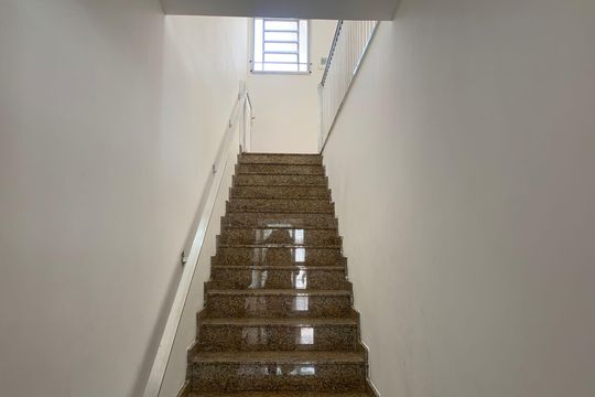 Escada de casa para alugar com 3 quartos, 210m² em Pompéia, Santos