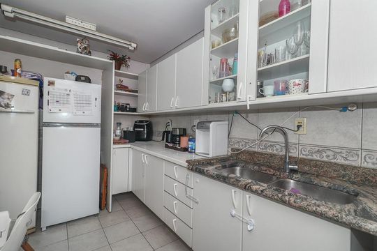 Cozinha de casa de condomínio à venda com 5 quartos, 306m² em Boa Vista, Porto Alegre