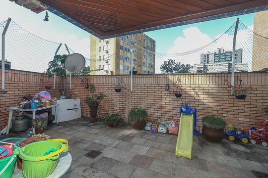 Área descoberta 2 de casa de condomínio à venda com 5 quartos, 306m² em Boa Vista, Porto Alegre