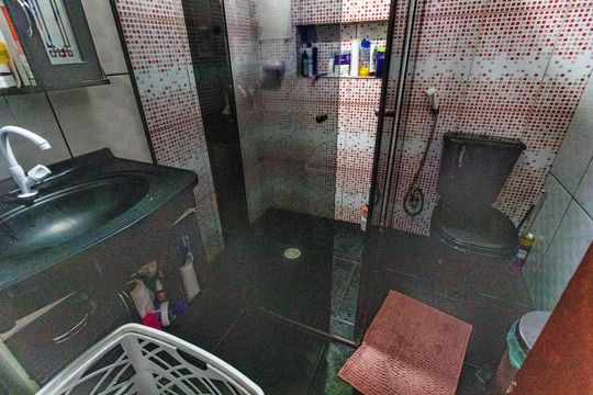 Casa 1 - Banheiro  de casa à venda com 5 quartos, 360m² em Centro, Diadema