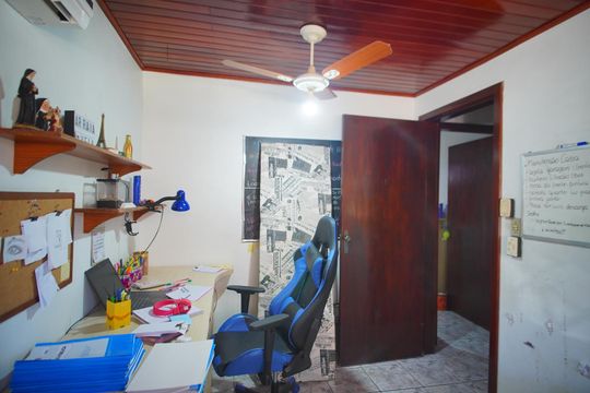 Quarto 1 de casa para alugar com 5 quartos, 400m² em Jardim Carvalho, Porto Alegre