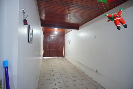Garagem de casa para alugar com 5 quartos, 400m² em Jardim Carvalho, Porto Alegre