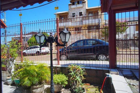 Quarto 1 - Vista de casa para alugar com 5 quartos, 400m² em Jardim Carvalho, Porto Alegre