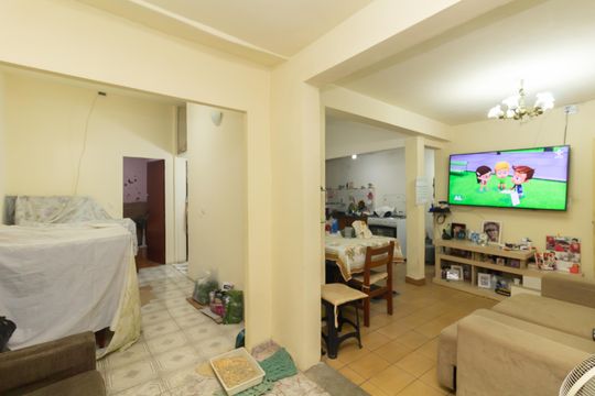 Sala de casa à venda com 5 quartos, 130m² em Conjunto Residencial José Bonifácio, São Paulo