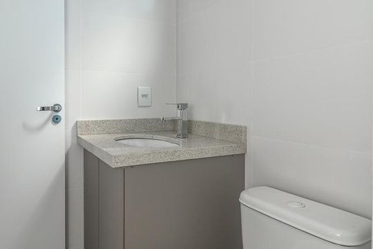 Banheiro de apartamento à venda com 1 quarto, 29m² em Independência, Porto Alegre