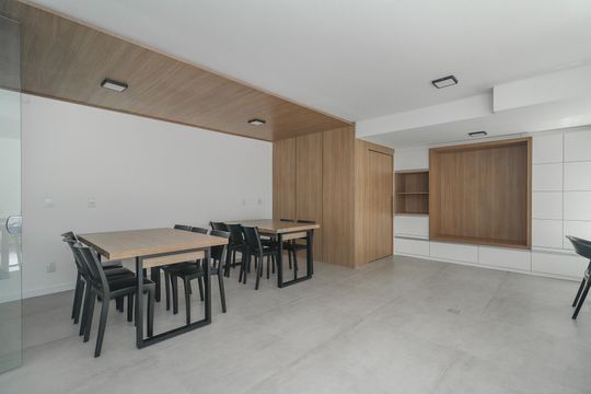 Sala de reunião de apartamento à venda com 1 quarto, 24m² em Independência, Porto Alegre