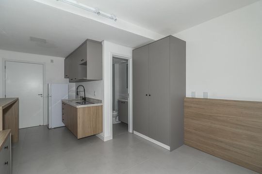 Sala / Quarto / Cozinha de apartamento à venda com 1 quarto, 24m² em Independência, Porto Alegre