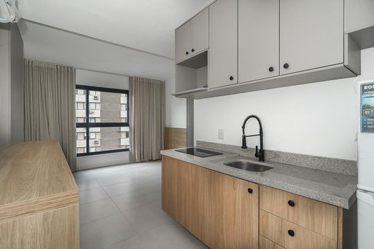 Sala / Quarto / Cozinha de apartamento à venda com 1 quarto, 24m² em Independência, Porto Alegre