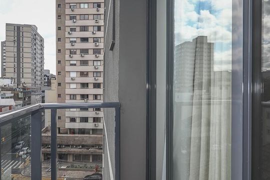 Varanda de apartamento à venda com 1 quarto, 30m² em Independência, Porto Alegre