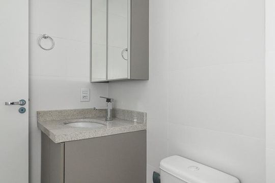 Banheiro de apartamento à venda com 1 quarto, 27m² em Independência, Porto Alegre