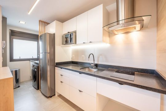 Cozinha de apartamento à venda com 1 quarto, 50m² em Petrópolis, Porto Alegre