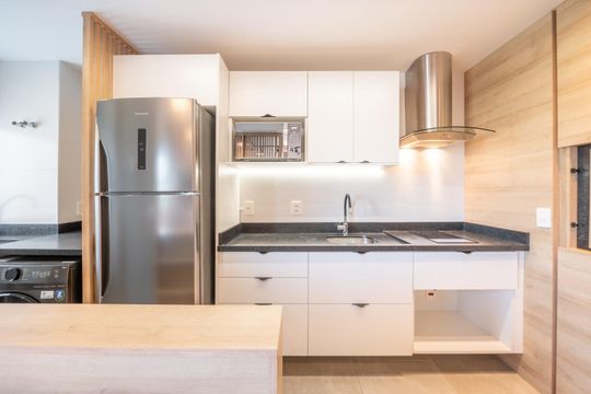 Cozinha de apartamento à venda com 1 quarto, 50m² em Petrópolis, Porto Alegre