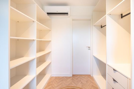 Closet  de apartamento à venda com 1 quarto, 50m² em Petrópolis, Porto Alegre
