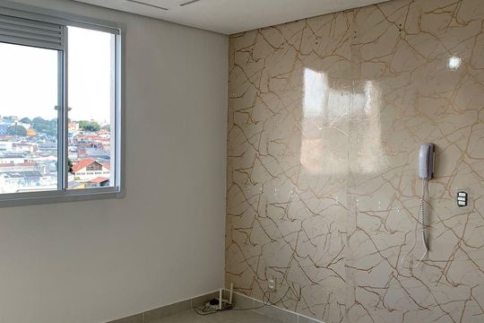 Sala/cozinha de apartamento à venda com 1 quarto, 36m² em Jardim Itacolomi, São Paulo