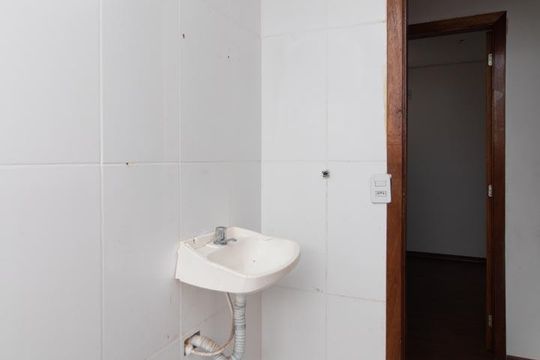 Banheiro de casa à venda com 4 quartos, 119m² em Hípica, Porto Alegre