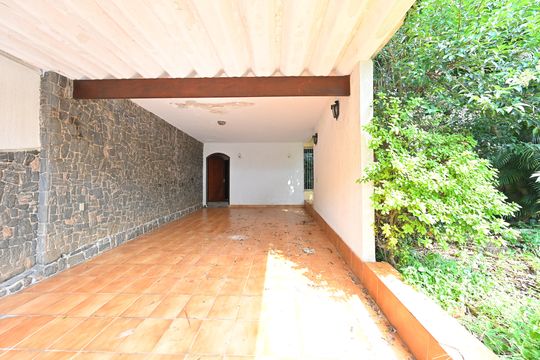 Garagem de casa à venda com 3 quartos, 400m² em Vila da Saúde, São Paulo