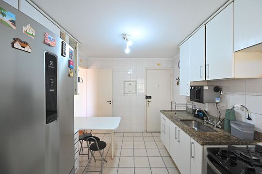 Cozinha de apartamento à venda com 3 quartos, 76m² em Chácara Inglesa, São Paulo