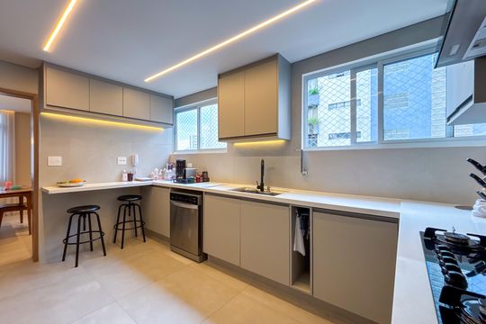 Cozinha de apartamento à venda com 3 quartos, 170m² em Jardim Paulista, São Paulo