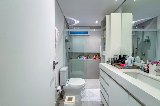 Banheiro da Suíte de apartamento à venda com 3 quartos, 170m² em Jardim Paulista, São Paulo