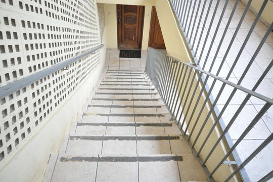 Escada de apartamento para alugar com 2 quartos, 35m² em Jardim Filhos da Terra, São Paulo