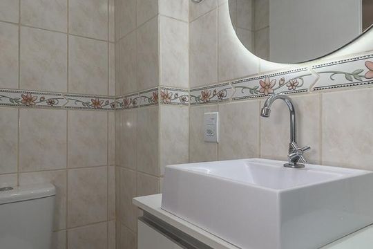 Banheiro de apartamento à venda com 2 quartos, 39m² em Rubem Berta, Porto Alegre