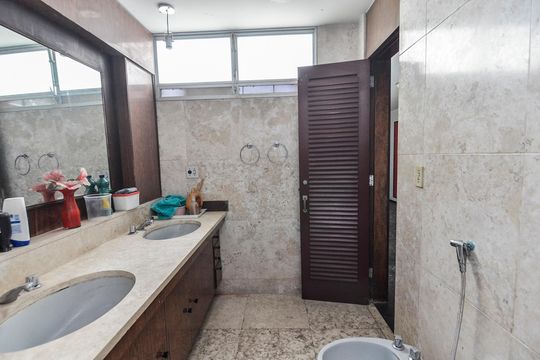 Banheiro 1 de casa para alugar com 6 quartos, 1000m² em Tijuca, Rio de Janeiro