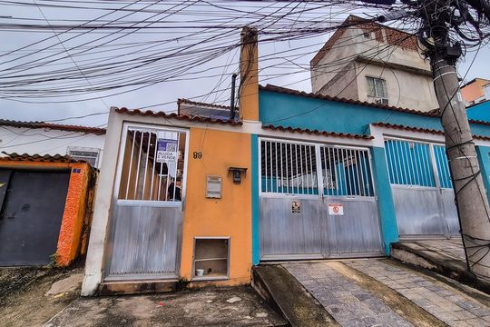 Entrada da Vila e Plaquinha  de casa à venda com 2 quartos, 64m² em Irajá, Rio de Janeiro