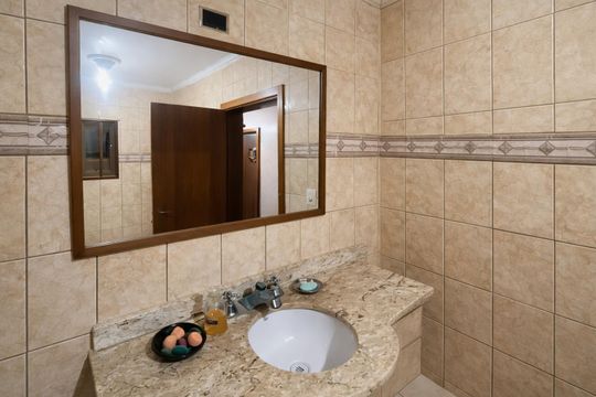 Banheiro 1 de casa para alugar com 3 quartos, 300m² em Passo das Pedras, Porto Alegre