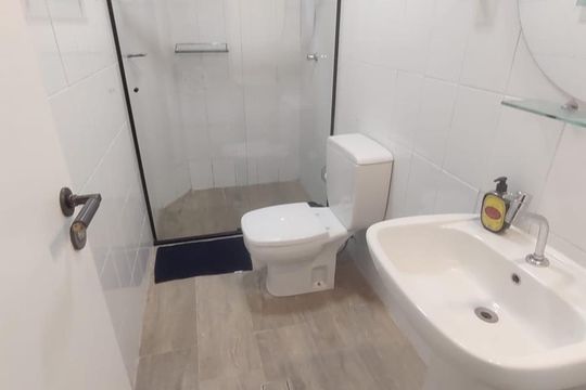 Banheiro de apartamento para alugar com 2 quartos, 89m² em Vila Caiçara, Praia Grande