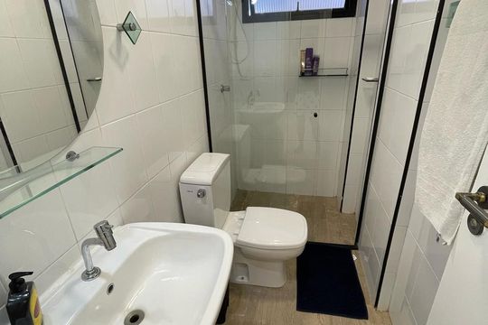 Banheiro de apartamento para alugar com 2 quartos, 89m² em Vila Caiçara, Praia Grande