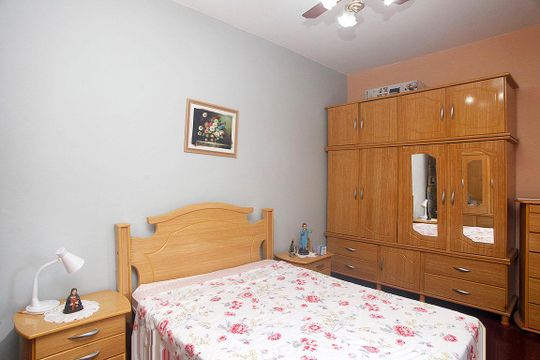 Quarto de apartamento à venda com 1 quarto, 45m² em Azenha, Porto Alegre