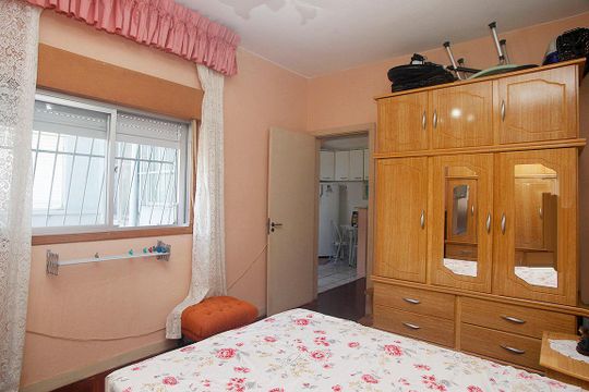 Quarto de apartamento à venda com 1 quarto, 45m² em Azenha, Porto Alegre