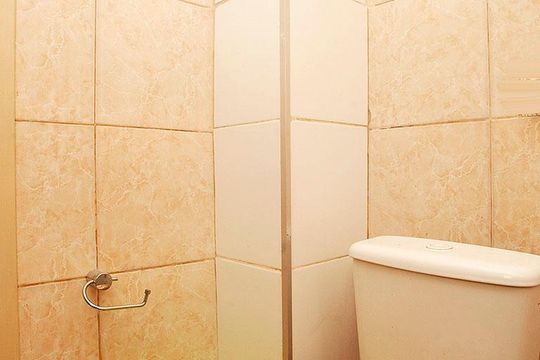 Banheiro de apartamento à venda com 1 quarto, 45m² em Azenha, Porto Alegre