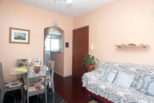 Sala de apartamento à venda com 1 quarto, 45m² em Azenha, Porto Alegre