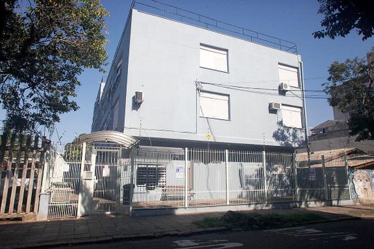 Fachada de apartamento à venda com 1 quarto, 45m² em Azenha, Porto Alegre