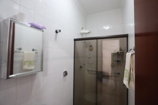 Banheiro de Serviço de casa à venda com 3 quartos, 310m² em Vila Lucia, São Paulo