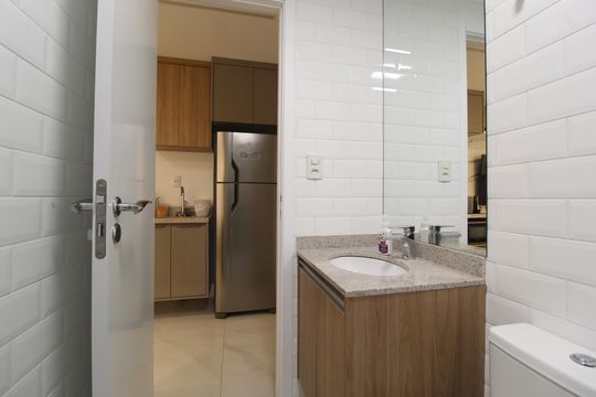 Banheiro de kitnet/studio à venda com 1 quarto, 27m² em Indianópolis, São Paulo