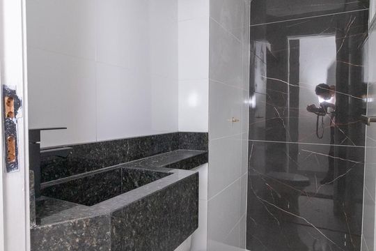 Banheiro de apartamento à venda com 2 quartos, 38m² em Vila Granada, São Paulo
