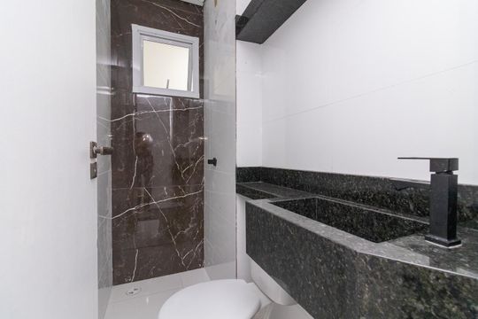 Banheiro de apartamento à venda com 1 quarto, 28m² em Vila Granada, São Paulo