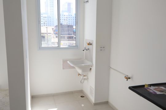 Área de serviço de apartamento para alugar com 2 quartos, 42m² em Vila Ema, São Paulo